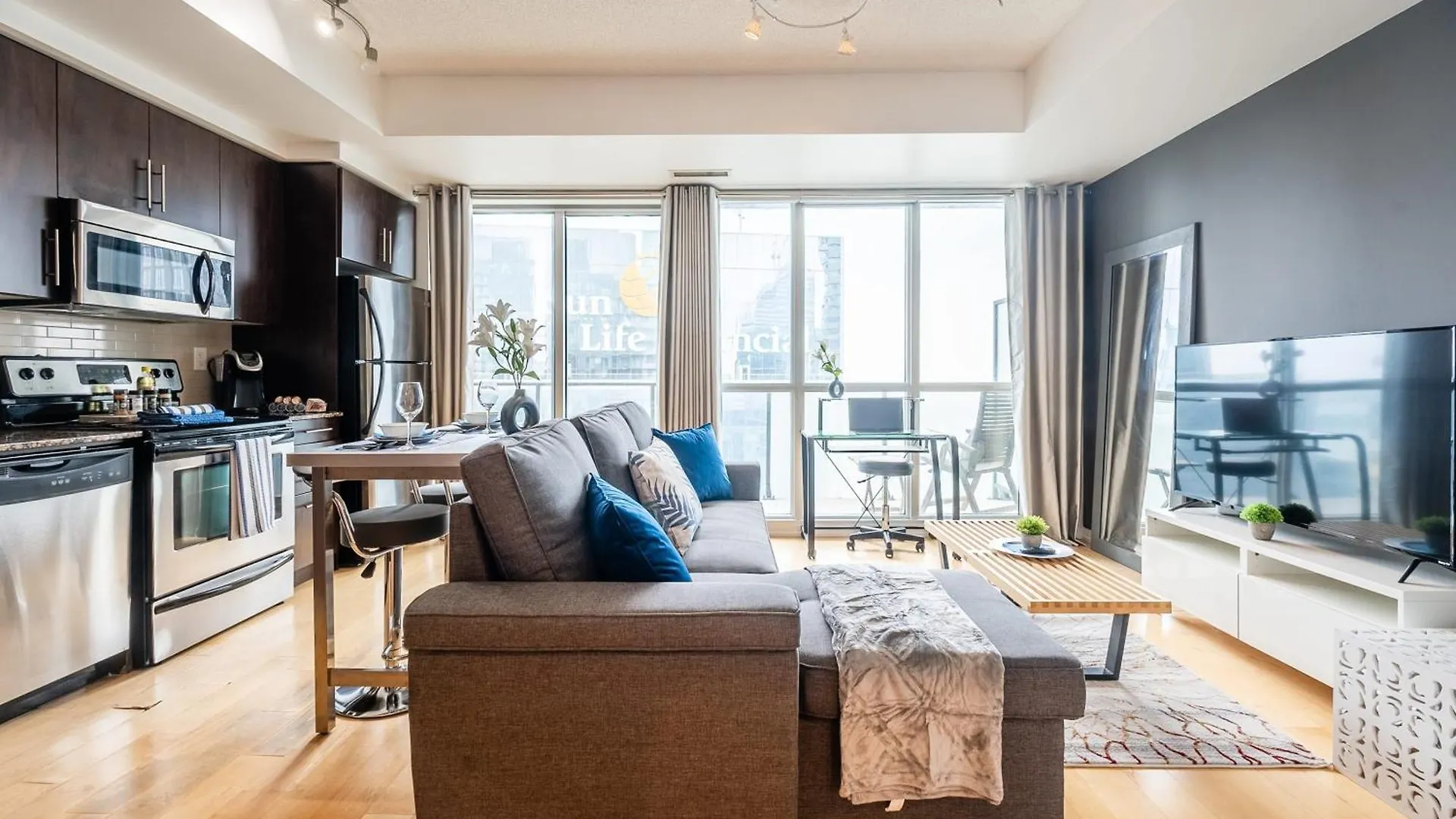 Luxury 1-Bedroom Condo In Dt Toronto