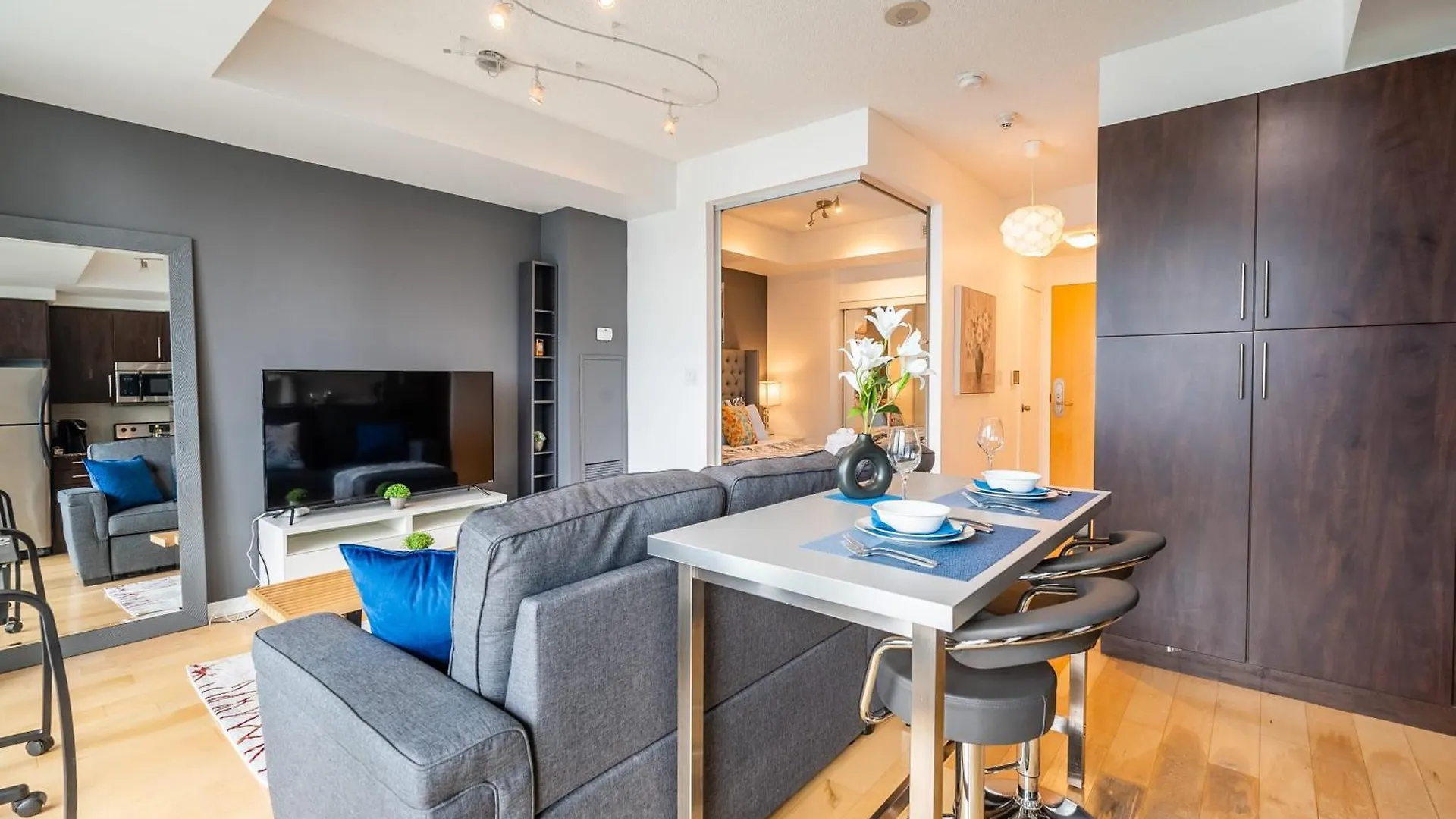 Holiday home Luxury 1-Bedroom Condo In Dt Toronto Canada
